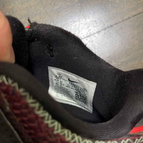 Nike LeBron James sneakers - Picture 5 of 5